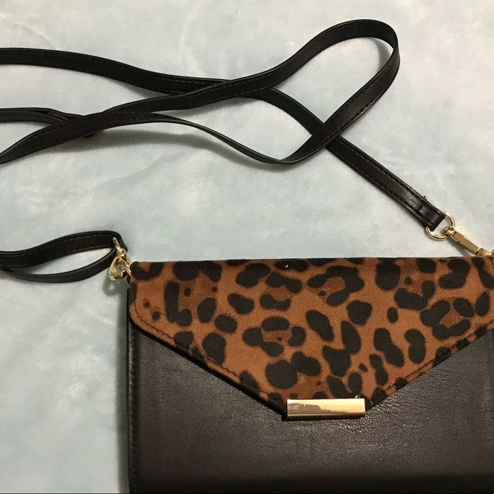 Crossbody with RFID. Touchscreen - Picture 3 of 11